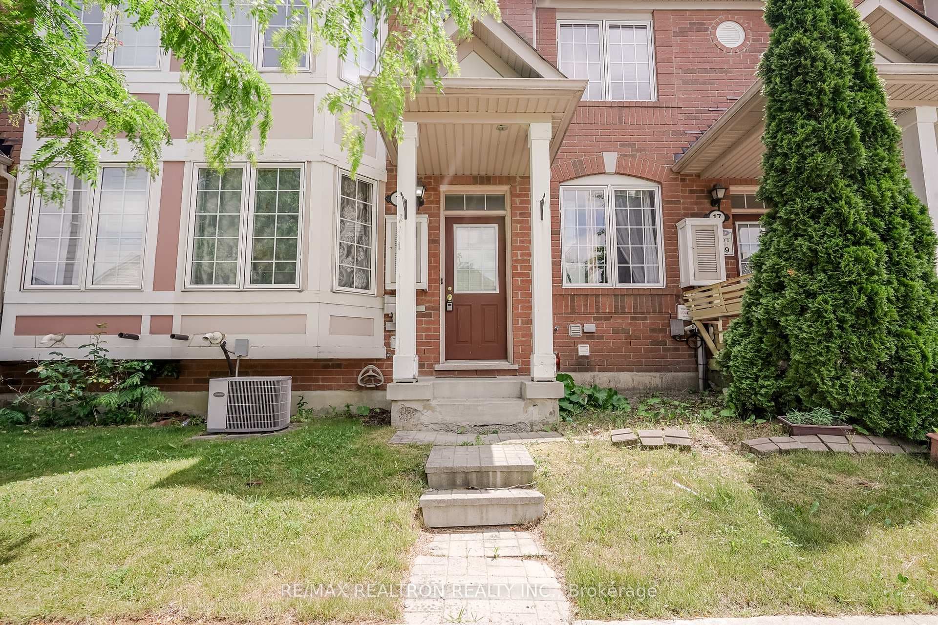 19 Coyote Crescent photo 2