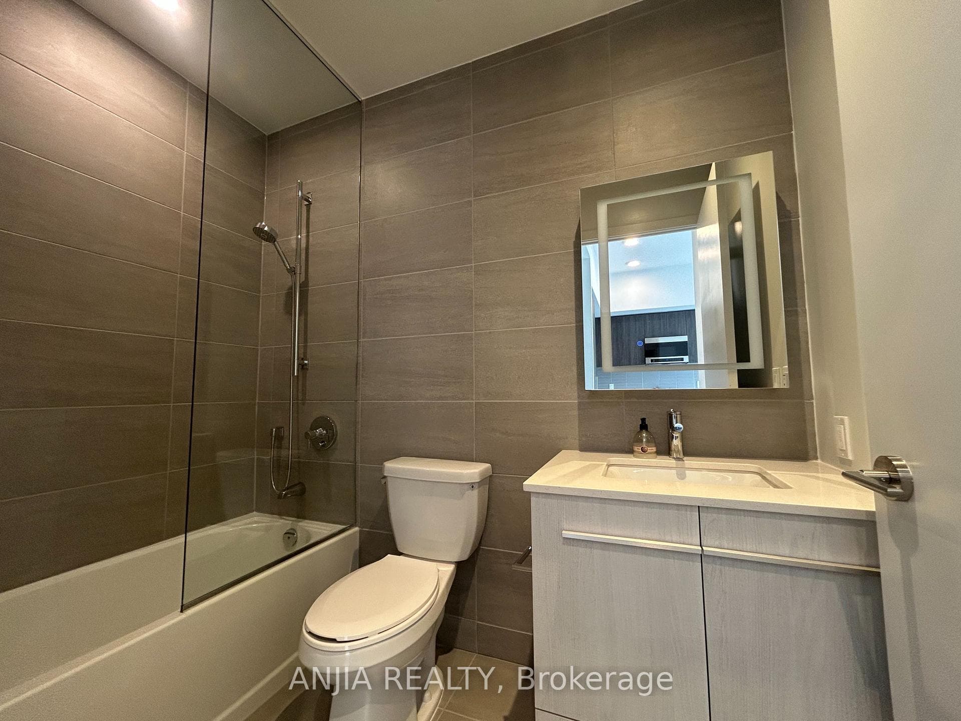 8 Cumberland Street Unit 4705 photo 11