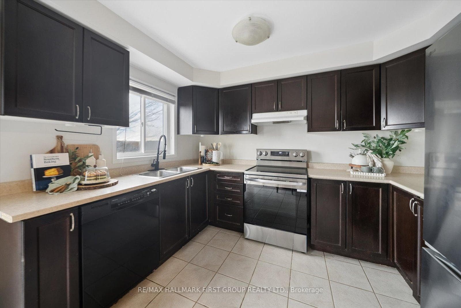 14 Oakins Lane photo 8