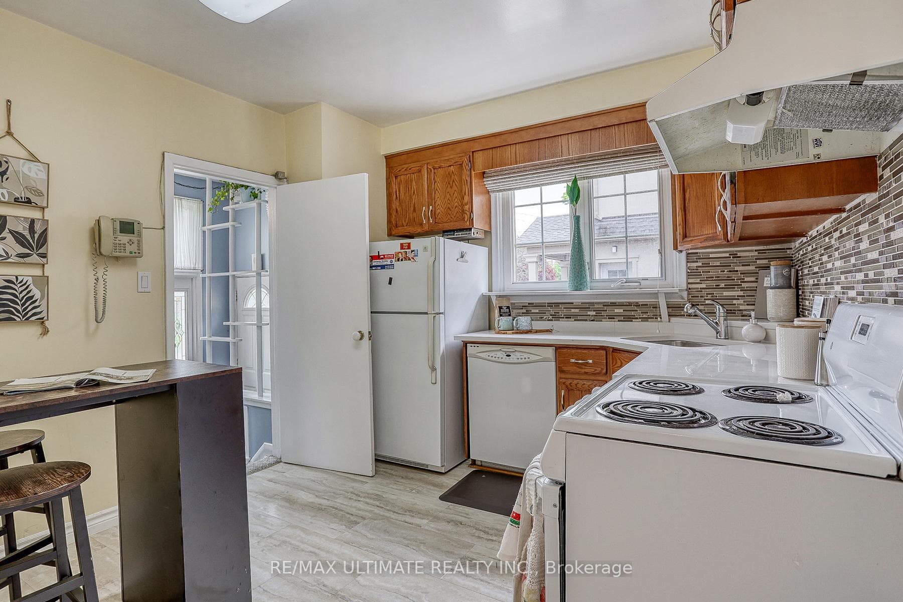 91 Lord Roberts Drive photo 18
