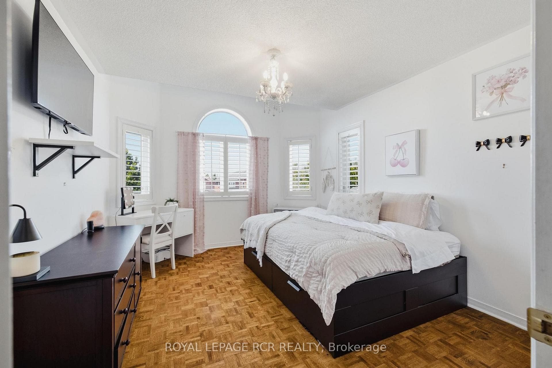 194 Andy Crescent photo 24
