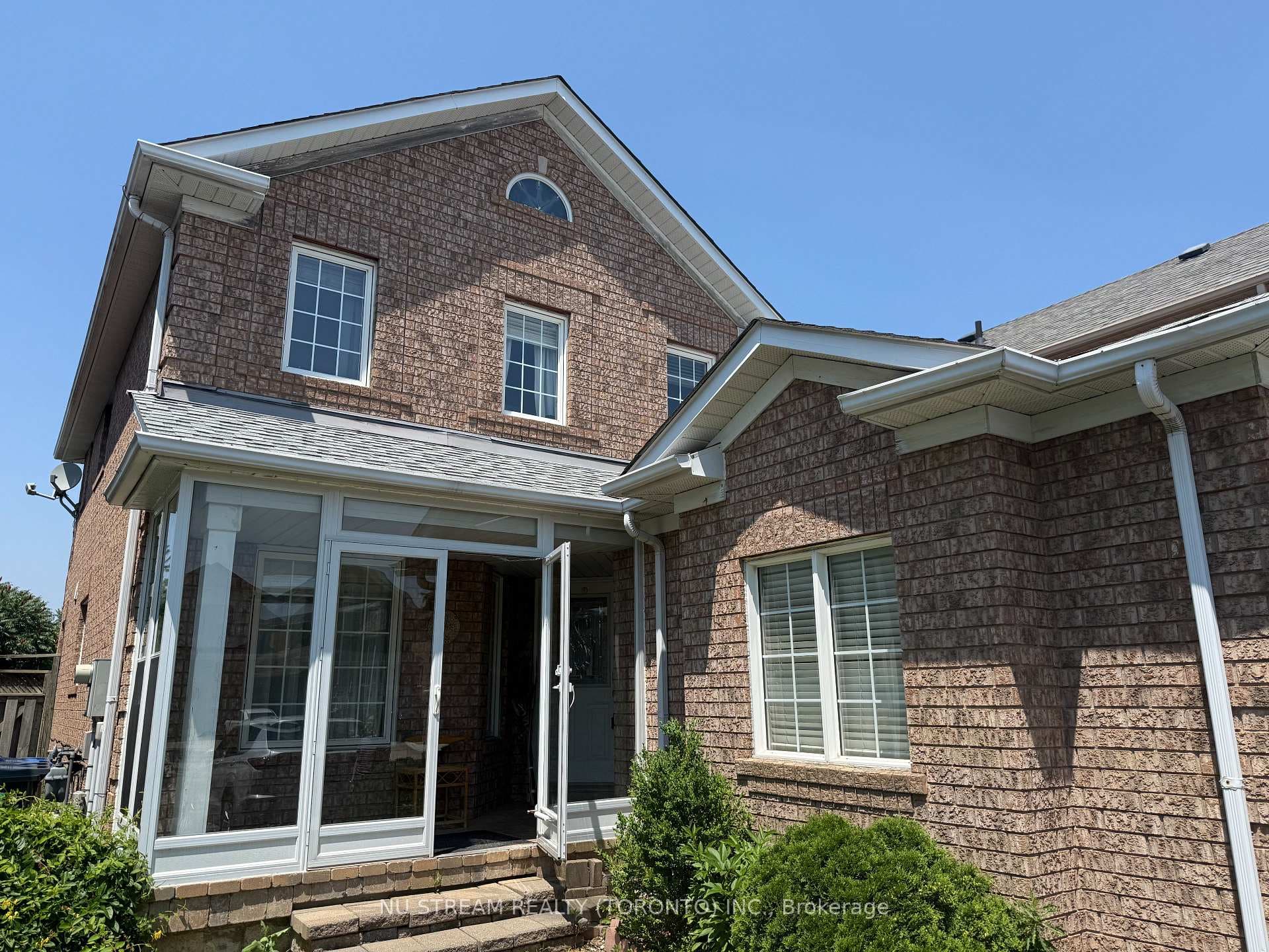 1081 Blueheron Boulevard photo 2
