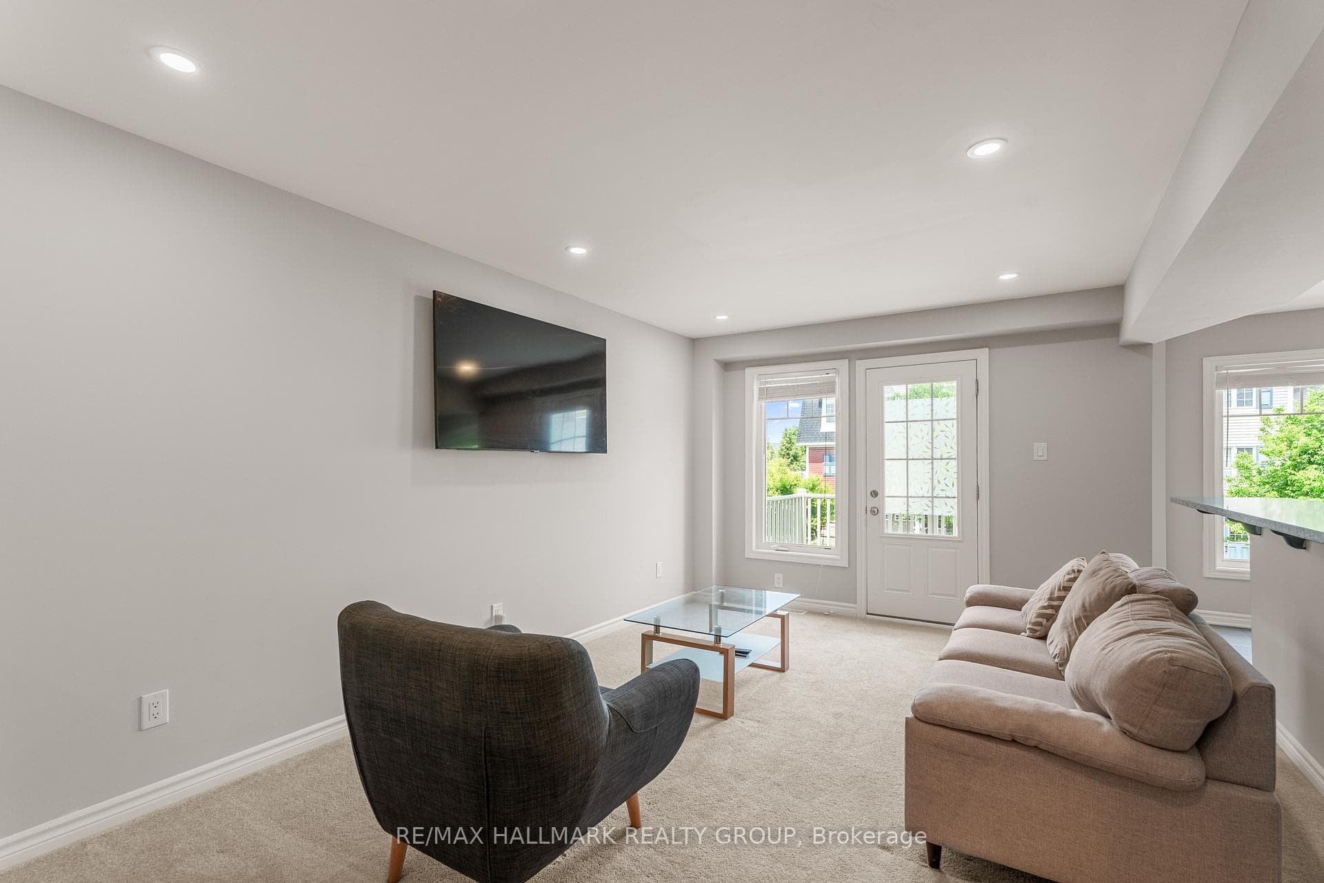 404 Rosingdale Street photo 11