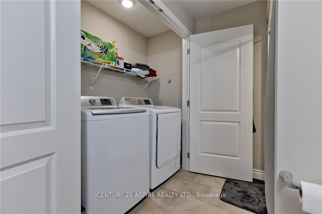 397 BELL Street Unit B photo 14
