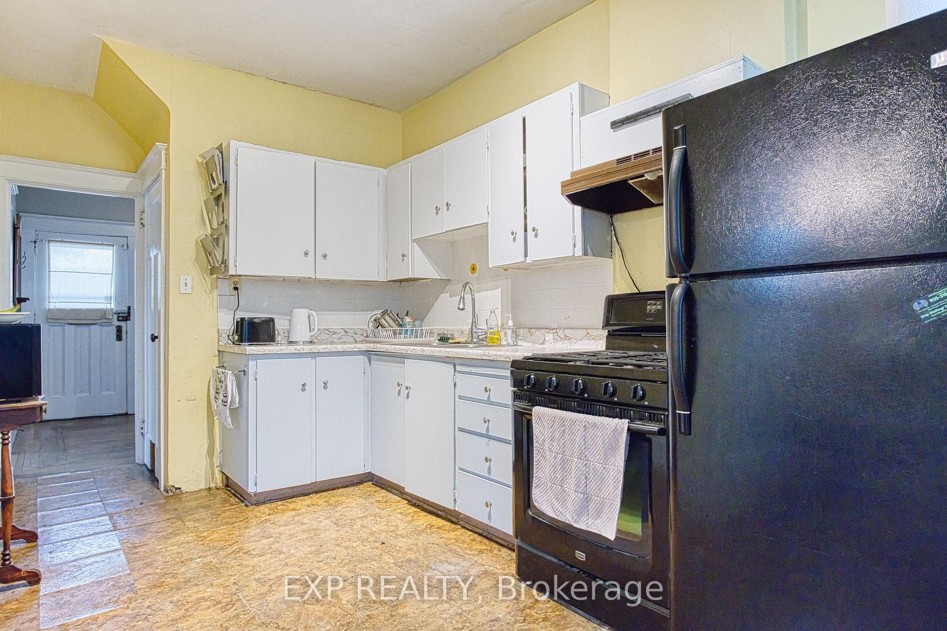 579 Wilson Street photo 10