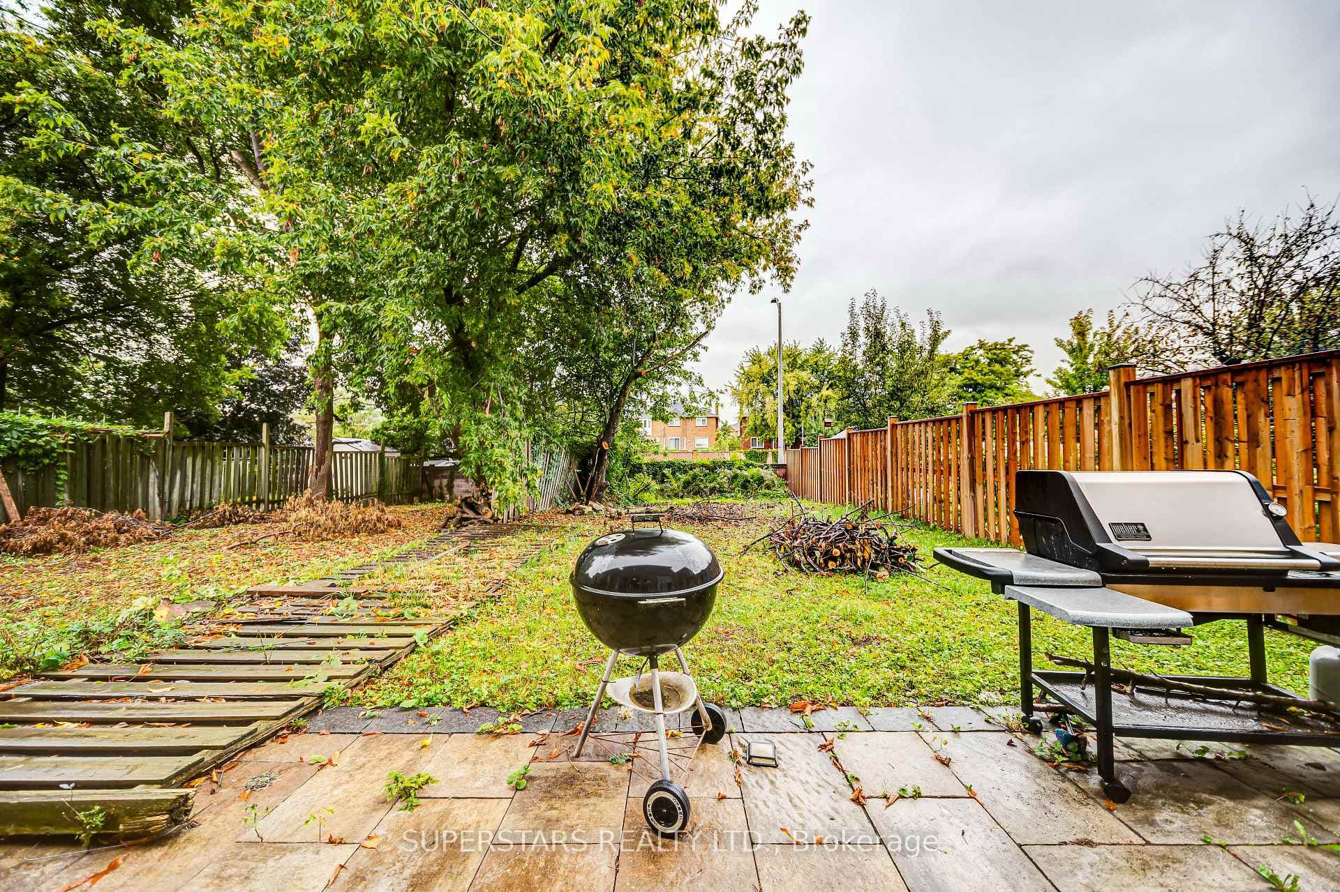 129 Stirling Crescent photo 31
