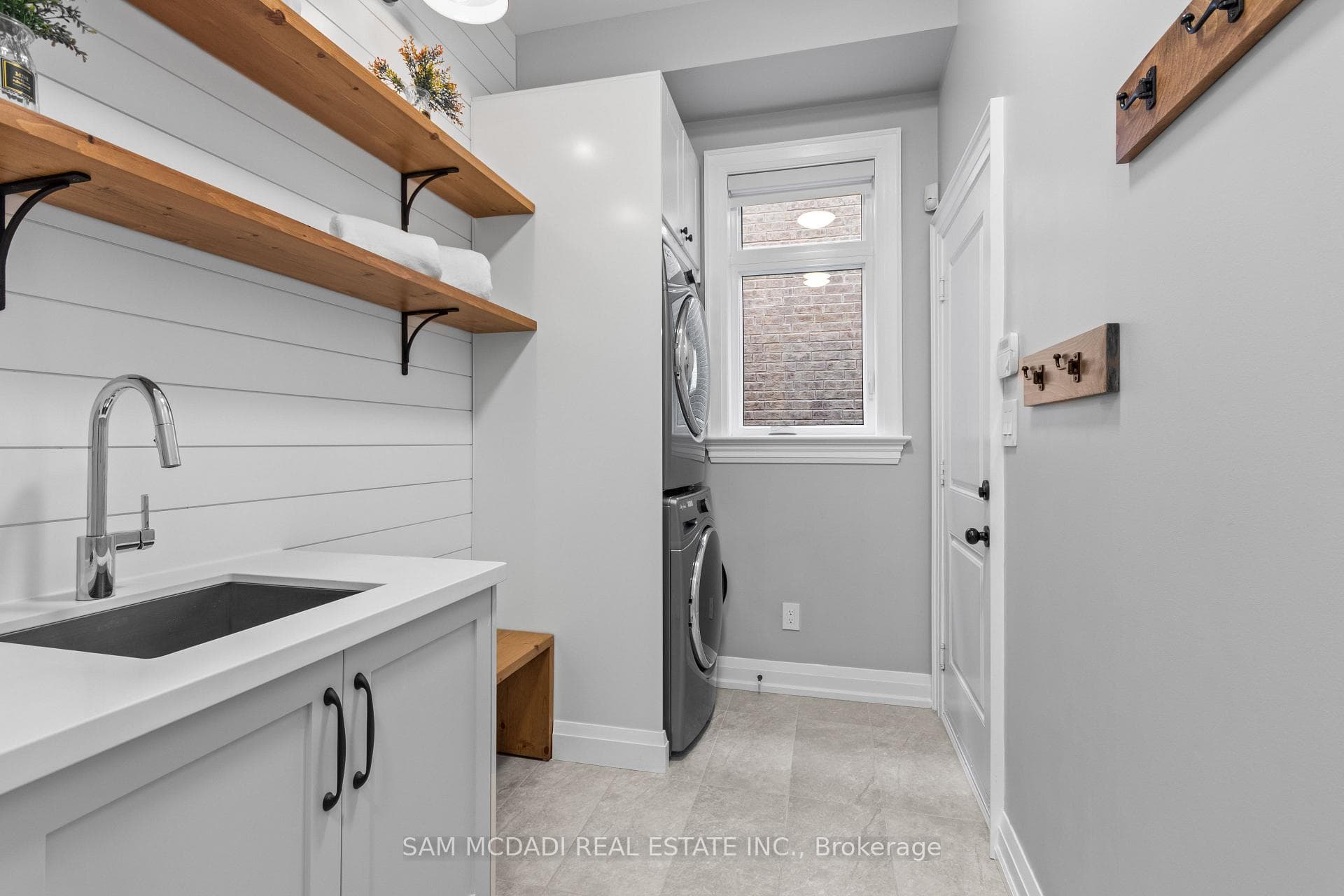 46 Foxtail Court photo 5