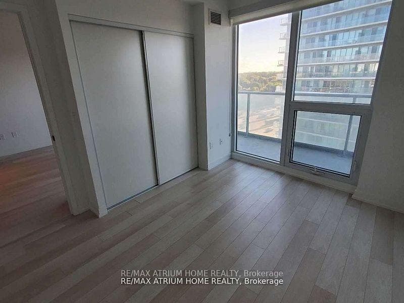 117 Mcmahon Drive Unit 1505 photo 5