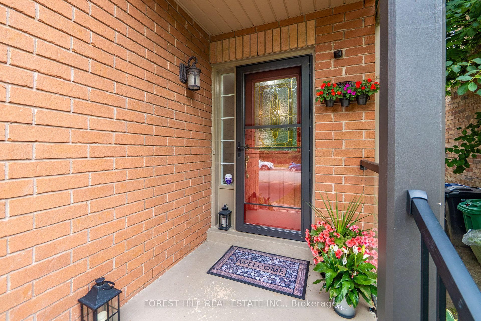 92 Senator Way photo 4
