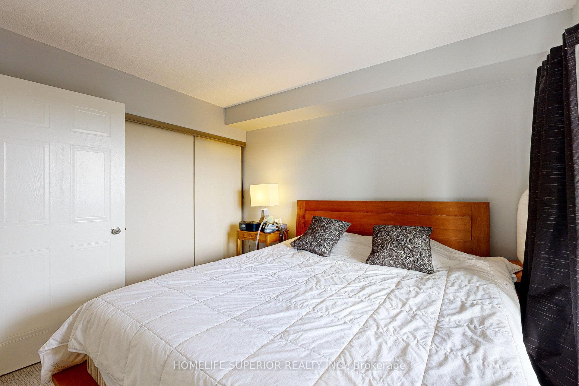 711 Rossland Road Unit 603 photo 25