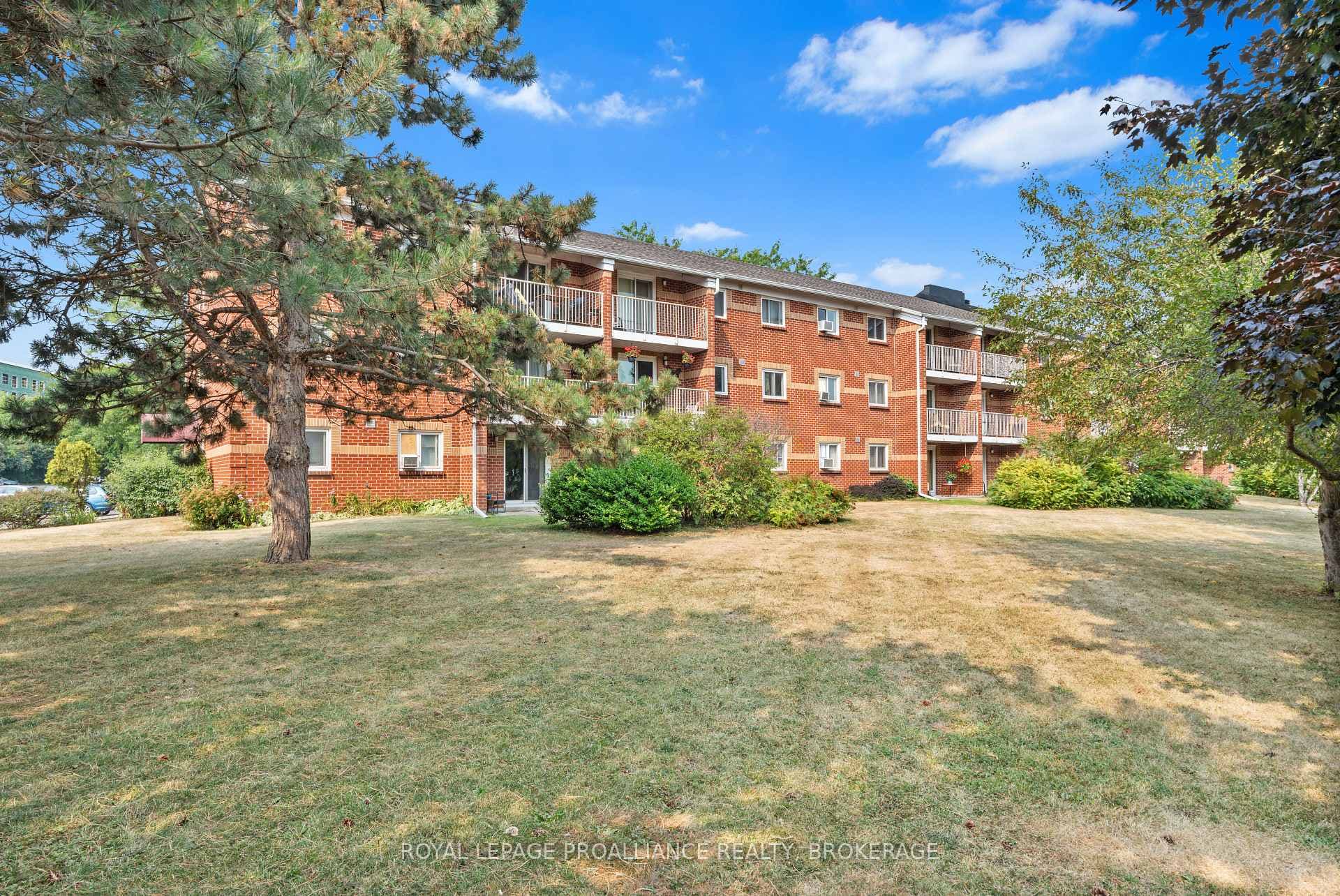 573 Armstrong Road Unit 302 photo 2