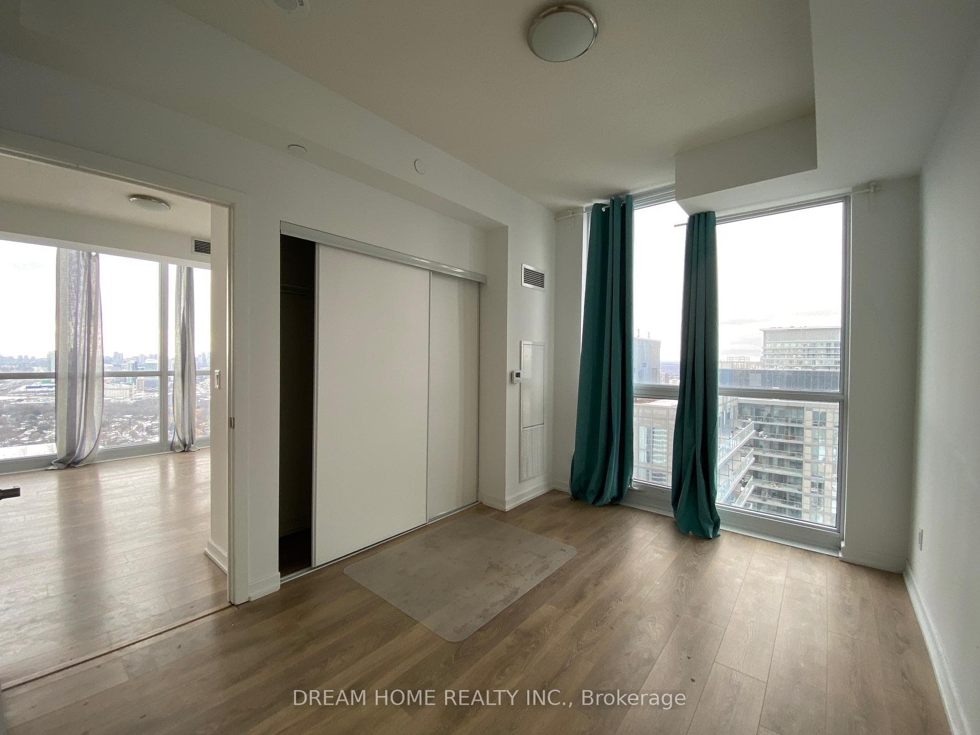 32 Forest Manor Road Unit 2602 photo 8