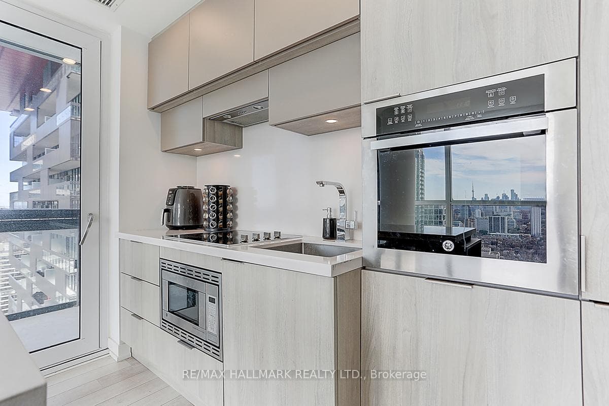 39 Roehampton Avenue Unit 2905 photo 10
