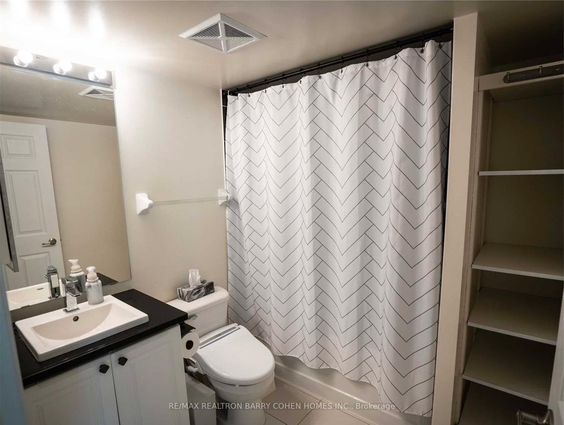 19 Grand Trunk Crescent Unit 1815 photo 10