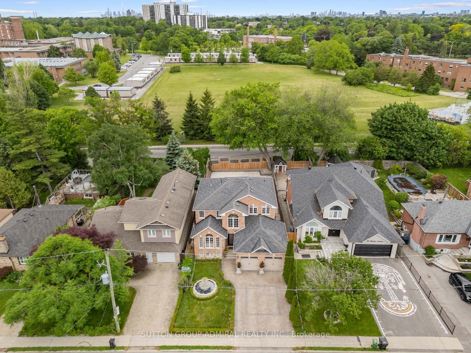 18 Thatcher Avenue photo 45