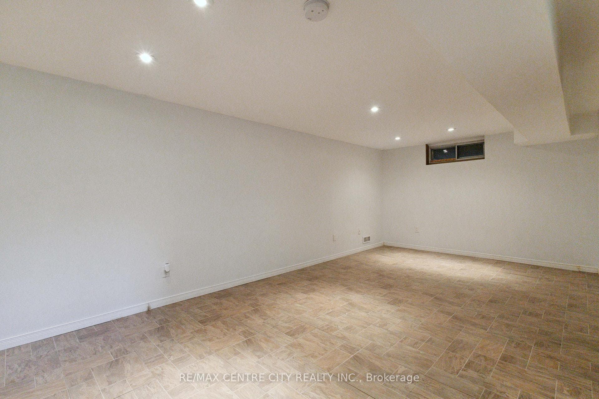50 Stroud Crescent photo 31