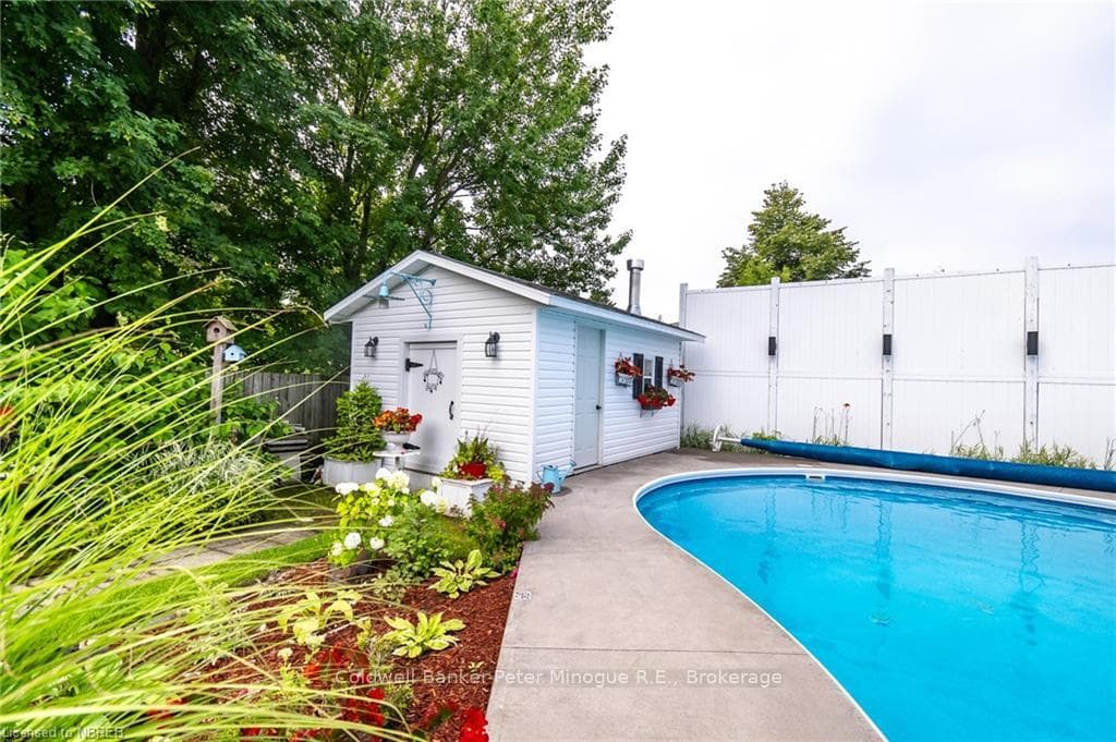99 TWEEDSMUIR Drive photo 44