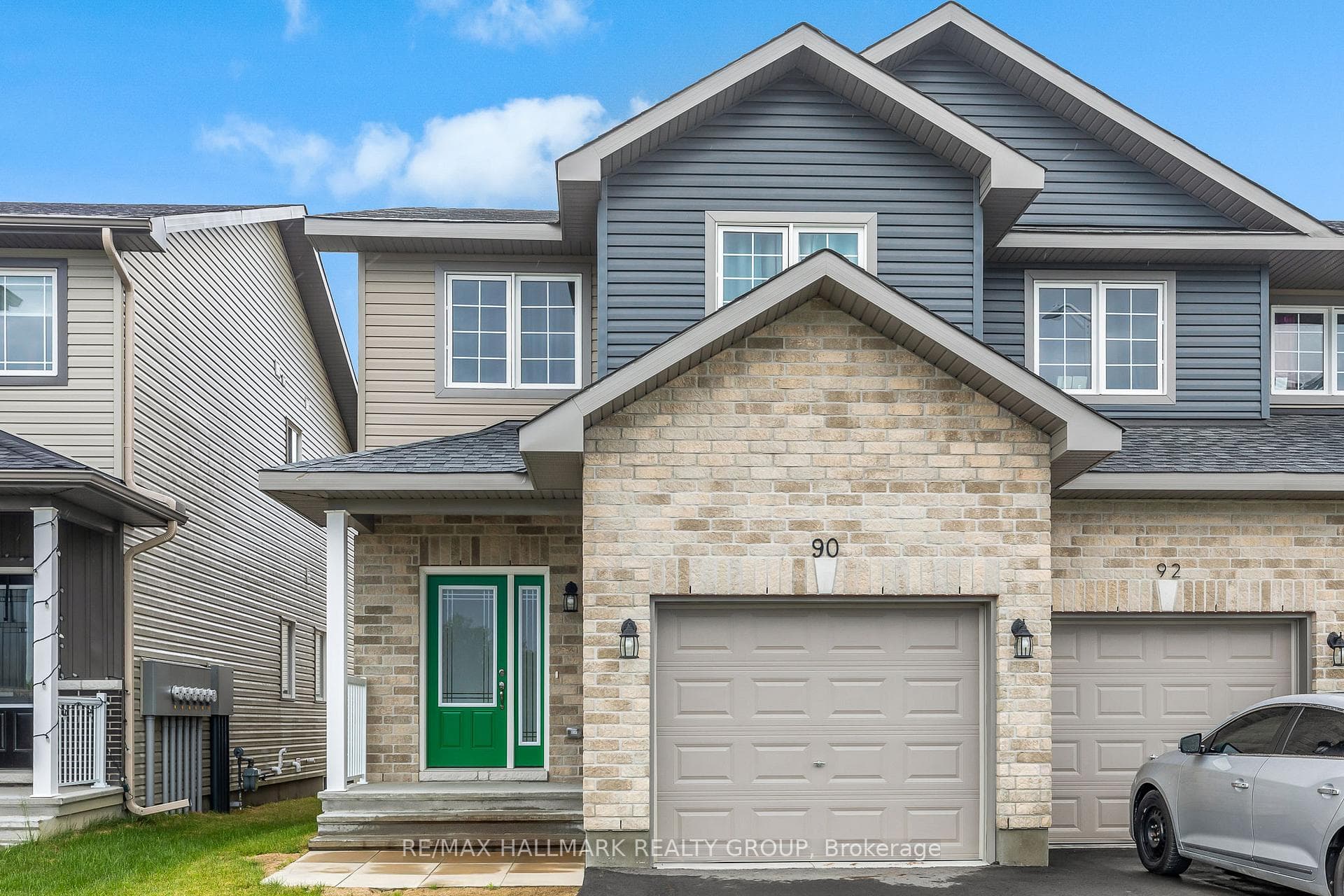 90 Vimy Ridge Crescent photo 2