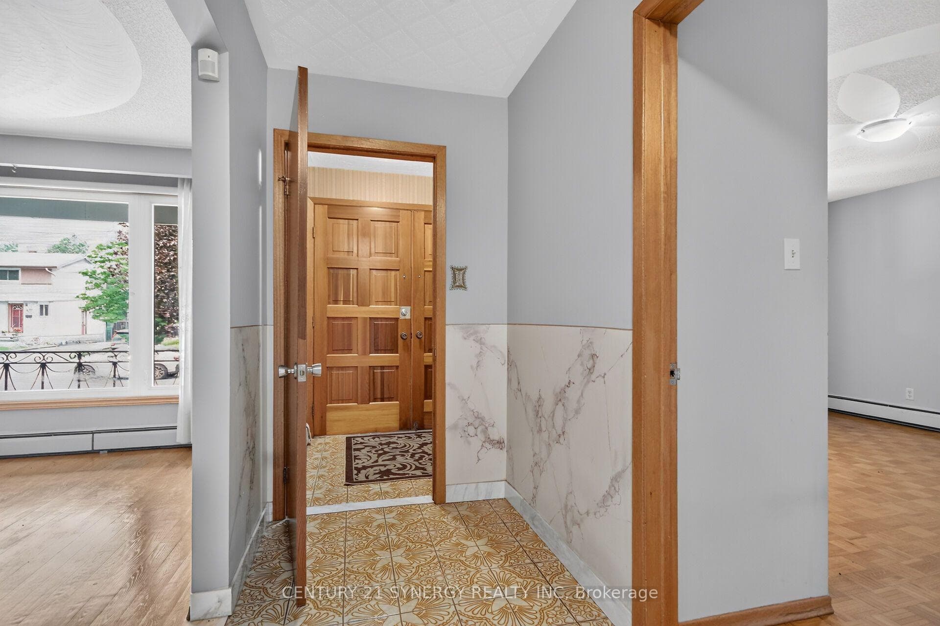 974 Greenbriar Avenue photo 3