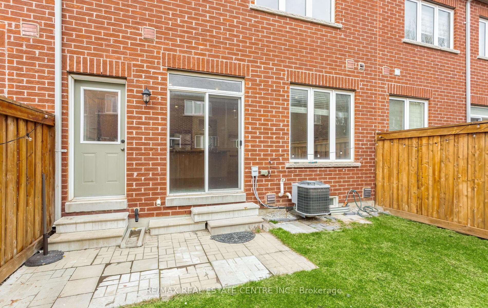 1442 Haws Crescent photo 50