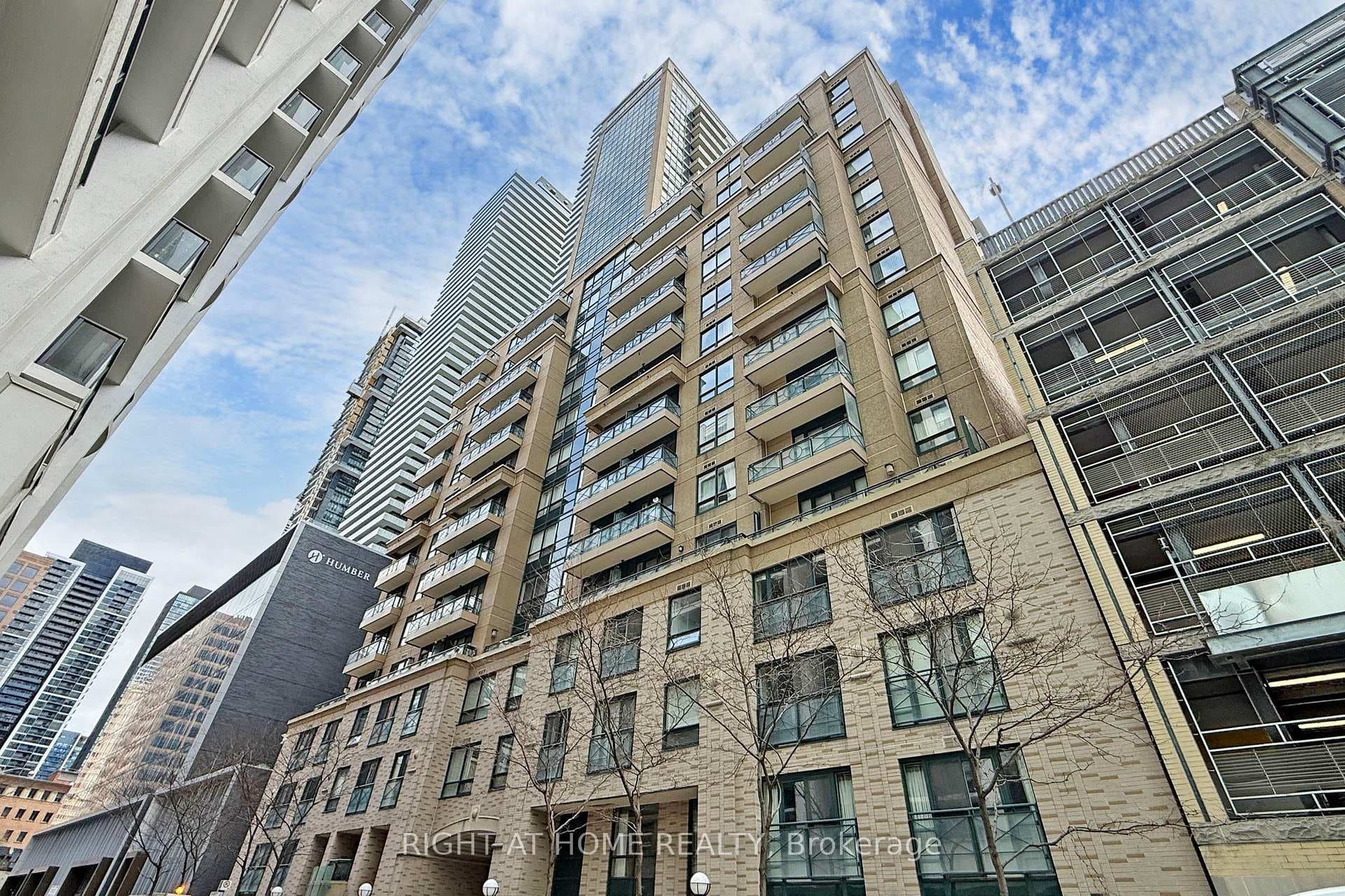 35 Hayden Street Unit 1216 photo 2