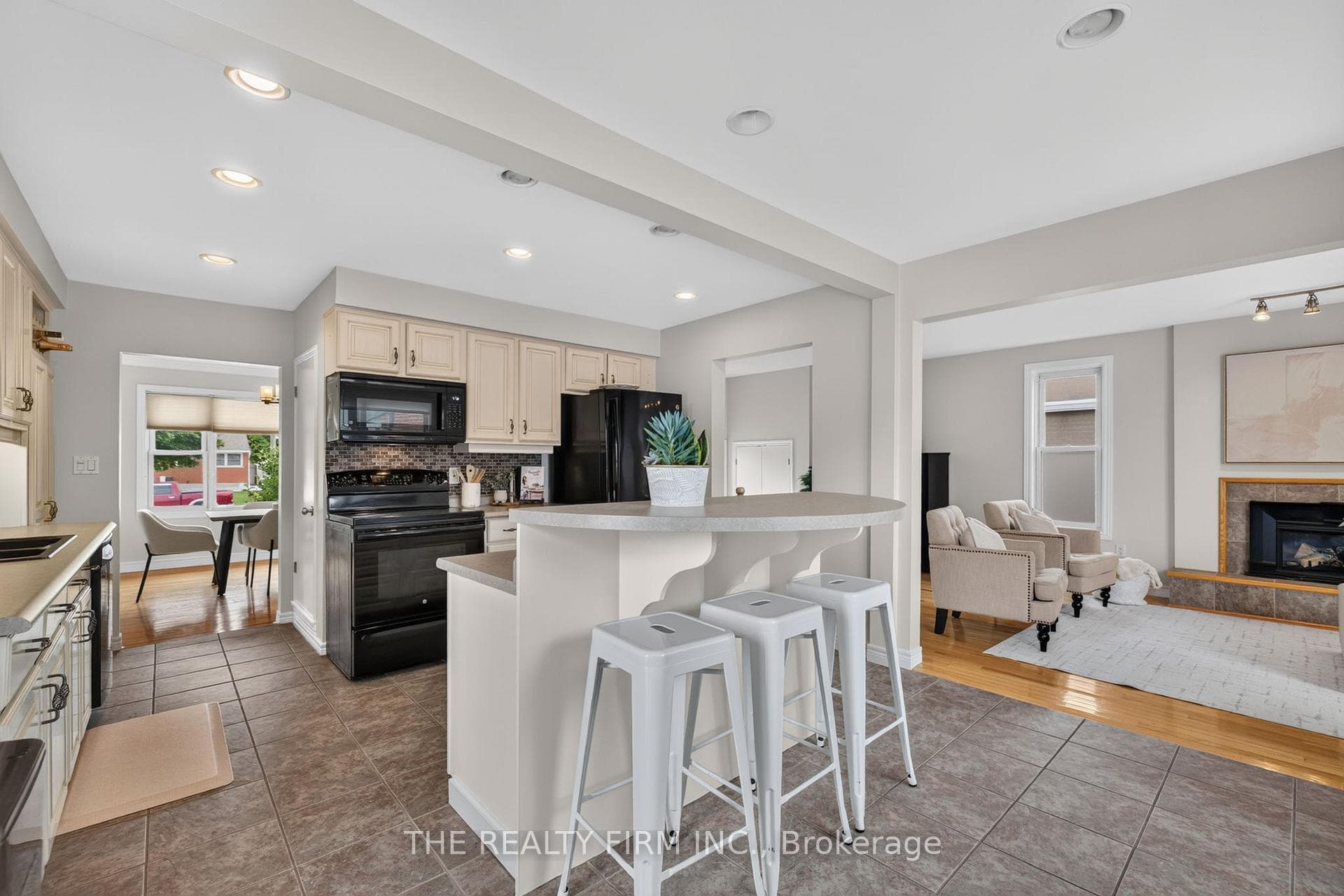 226 Rainbow Avenue photo 9