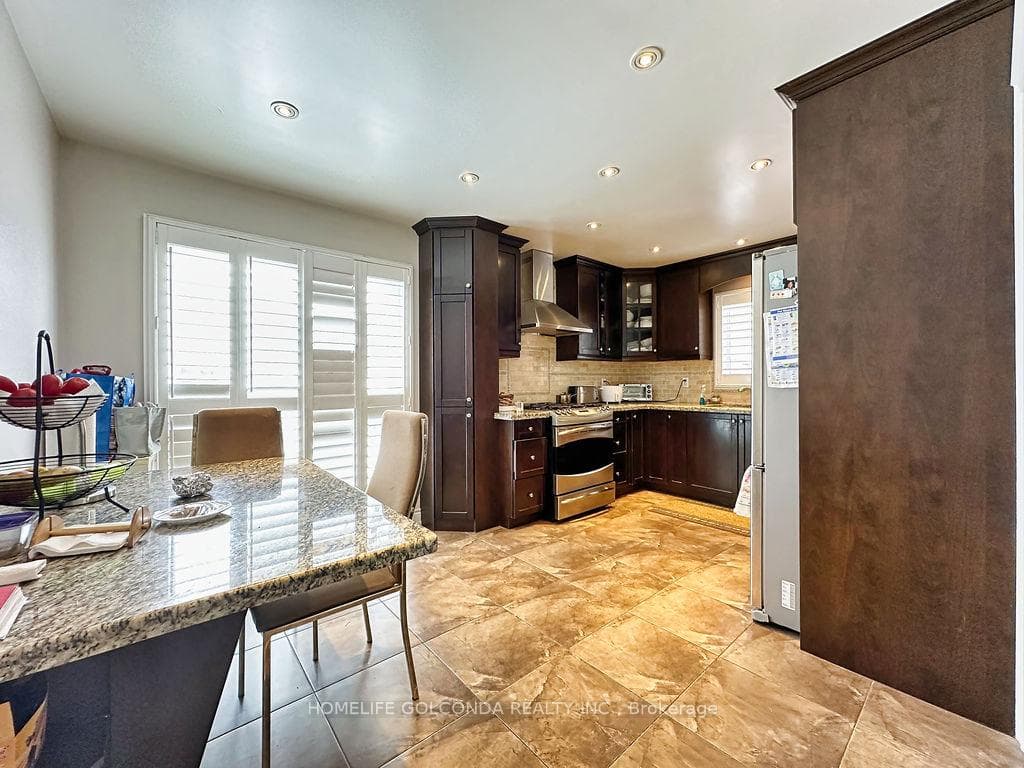 31 Whiteway Court photo 13