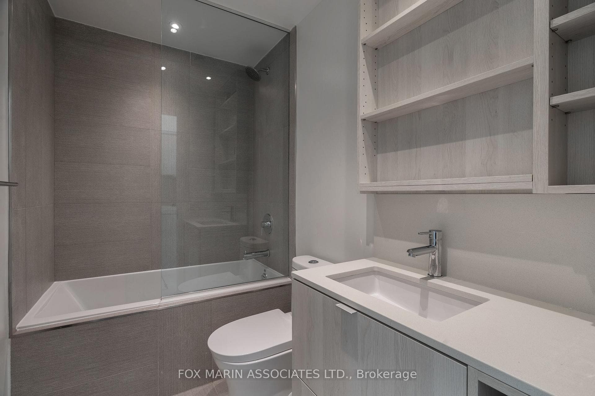 11 Yorkville Avenue Unit 816 photo 18