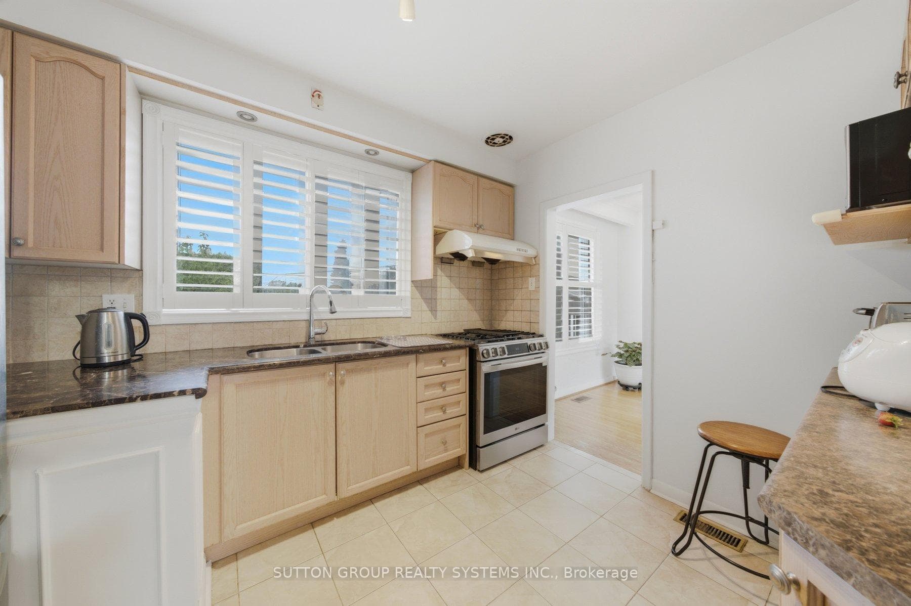 2870 Weston Road photo 12