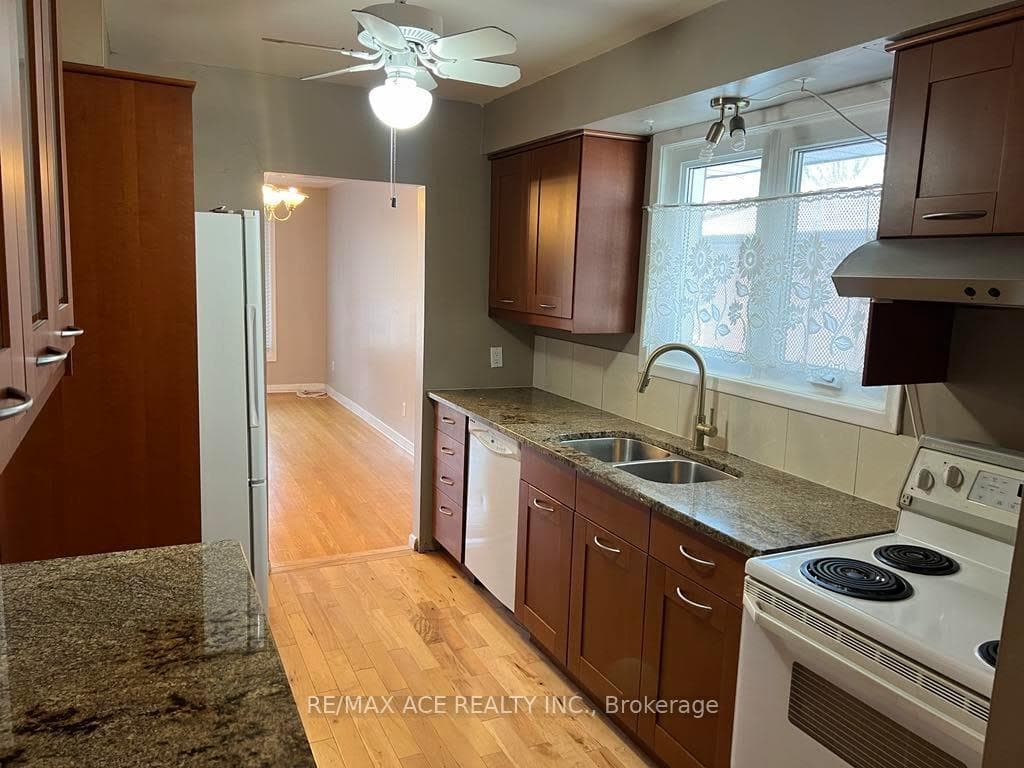 26 Oakridge Drive Unit Main photo 4