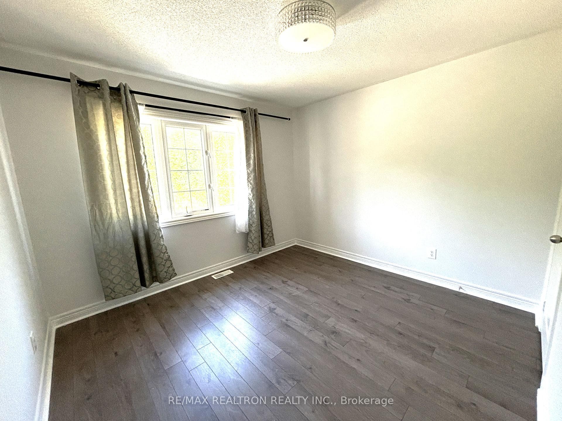 511 William Forster Road photo 31