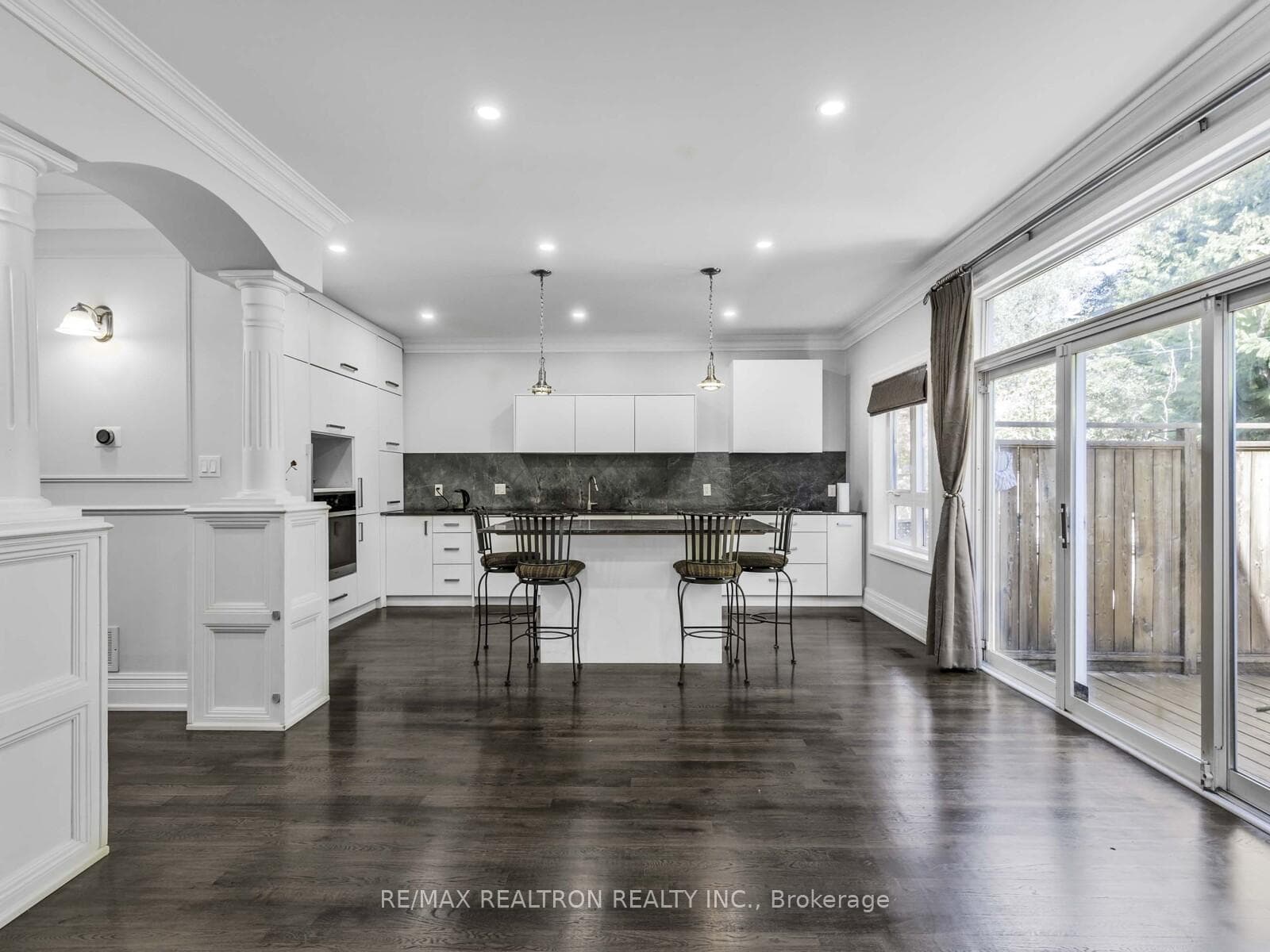 53 Walder Avenue photo 7