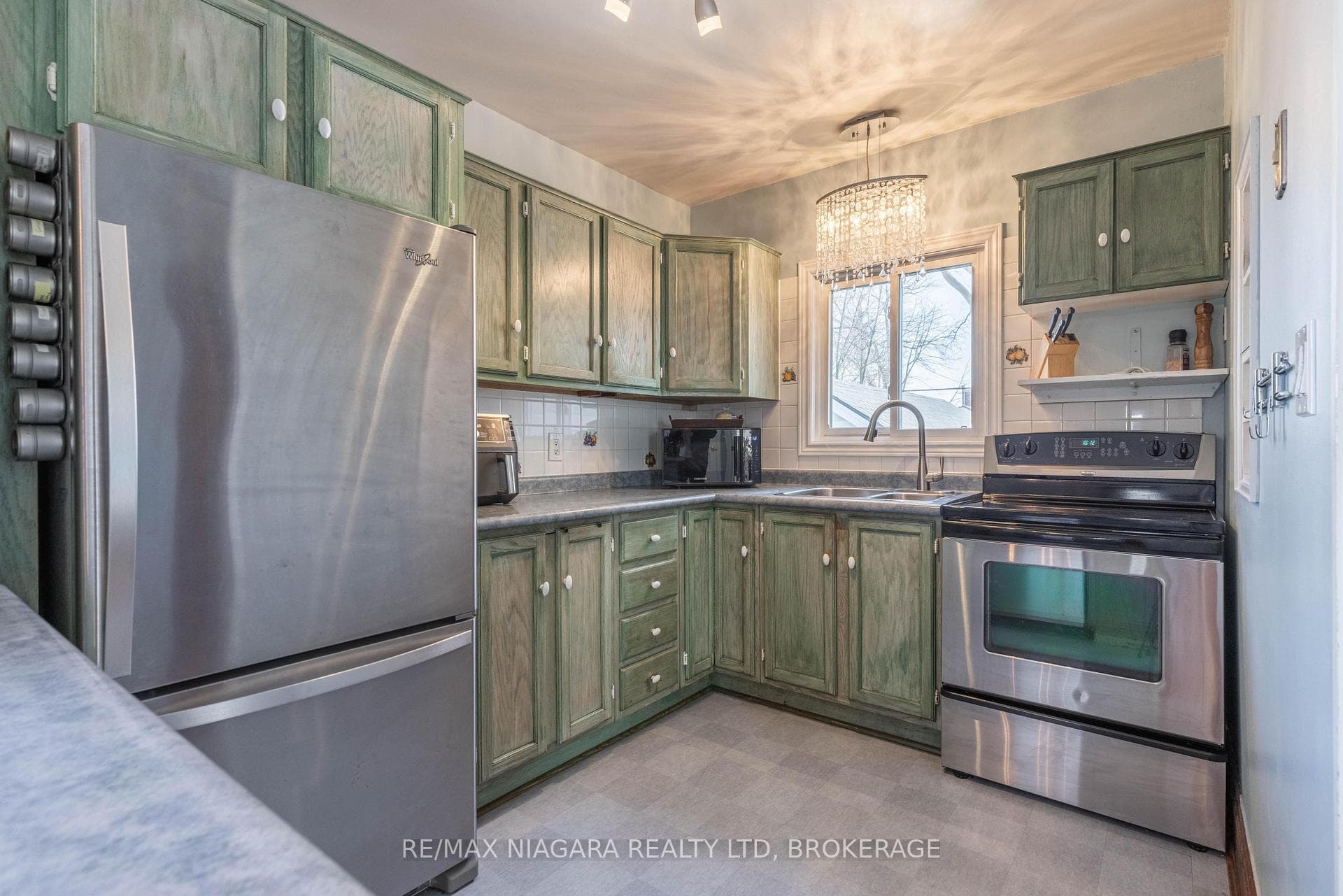 4046 St James Avenue photo 8