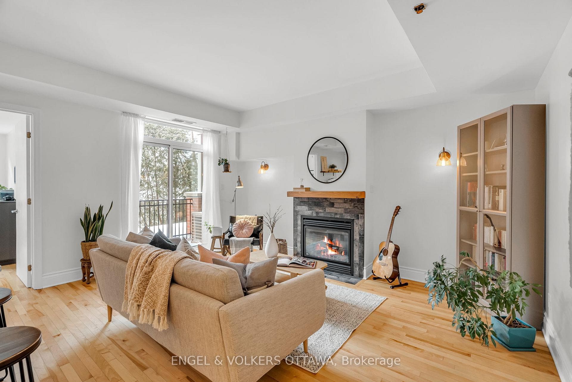950 Marguerite Avenue Unit 111 photo 18