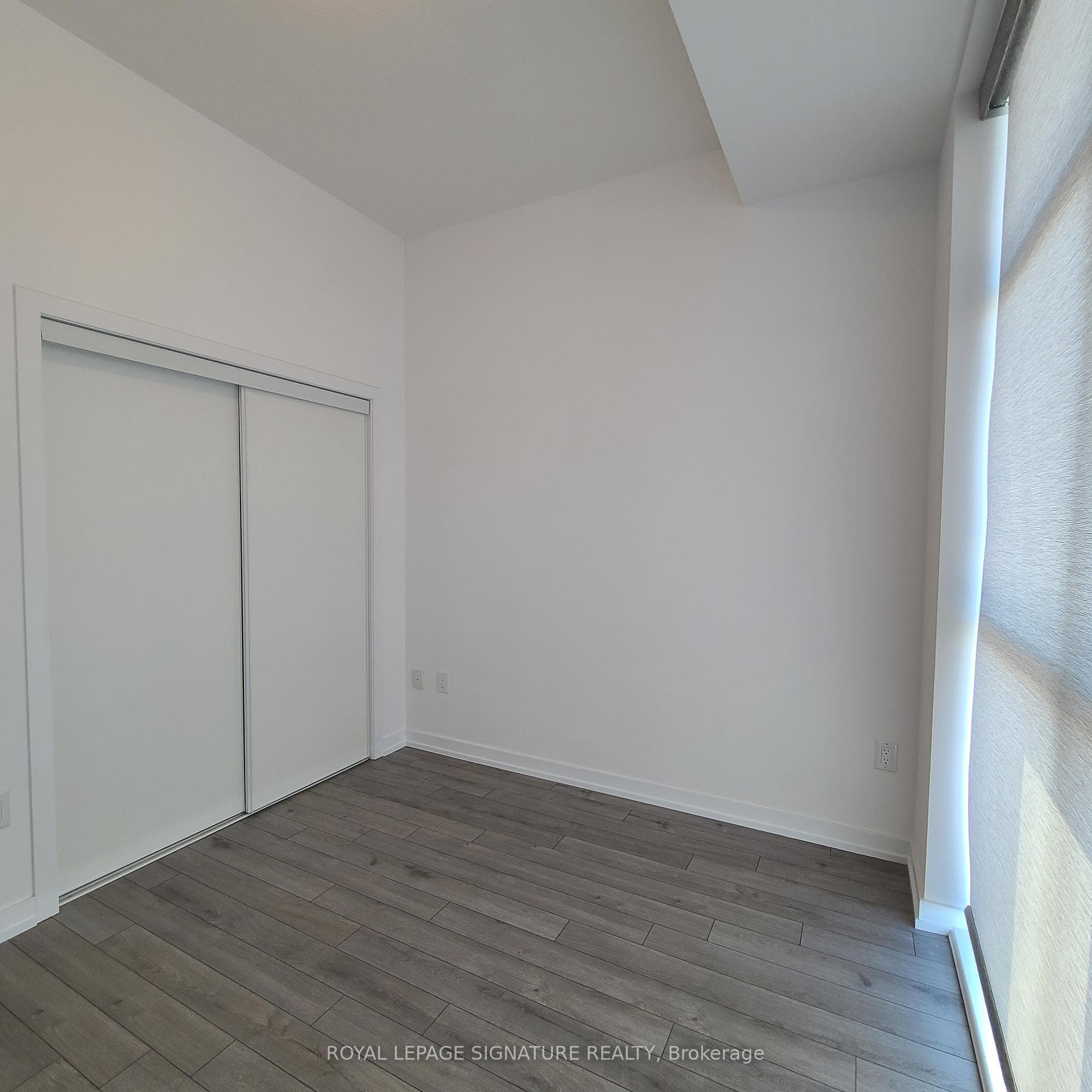 450 Dundas Street Unit 1205 photo 6