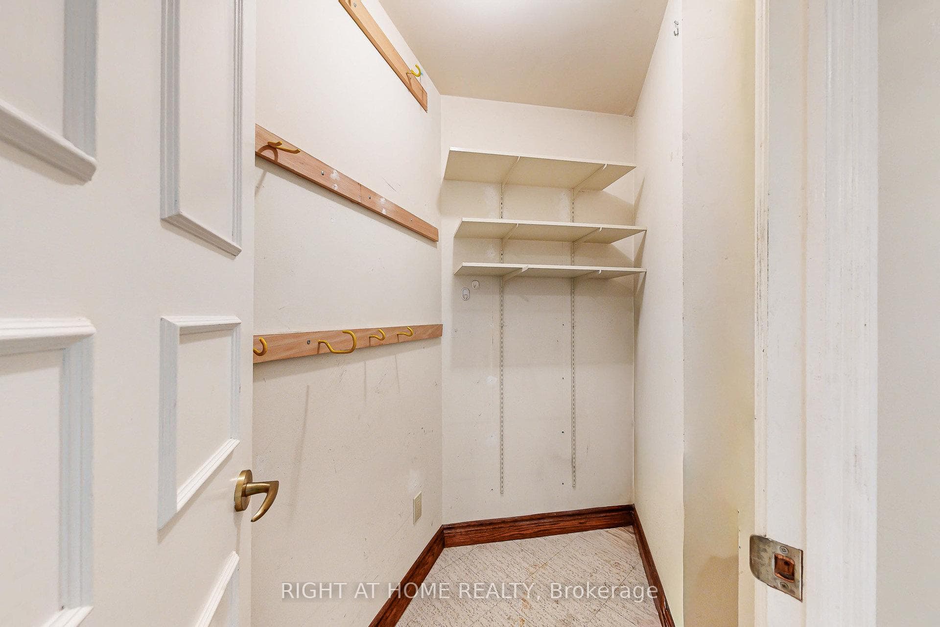 85 Skymark Drive Unit PH1 photo 31
