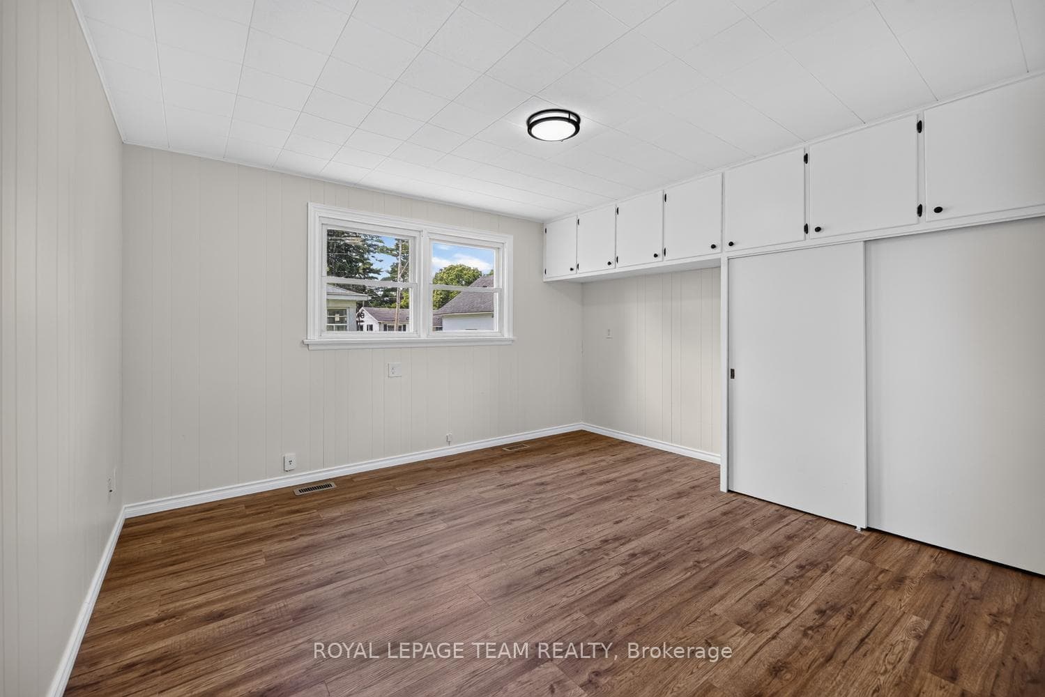 Bonus room enters from garage/driveway