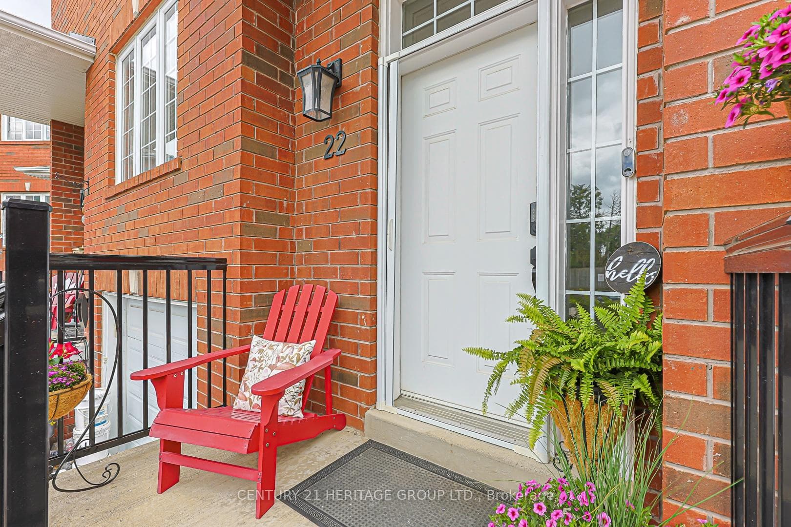 22 Village Green Lane photo 3