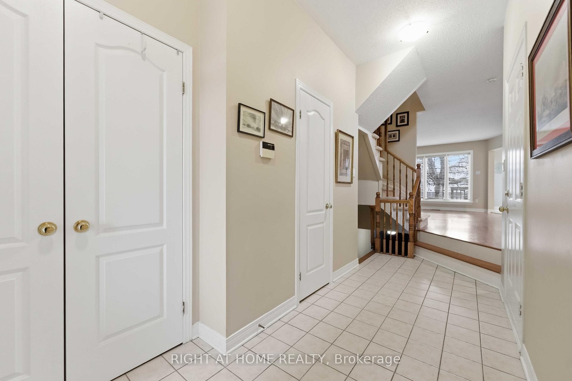 220 Windhurst Drive photo 4