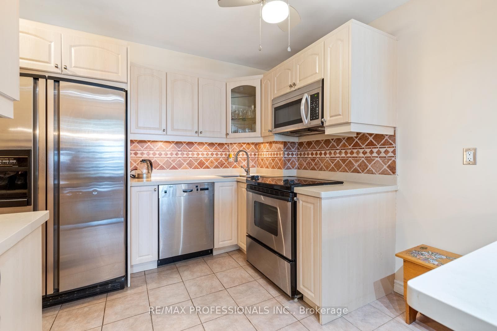 716 The West Mall Drive Unit 1203 photo 9