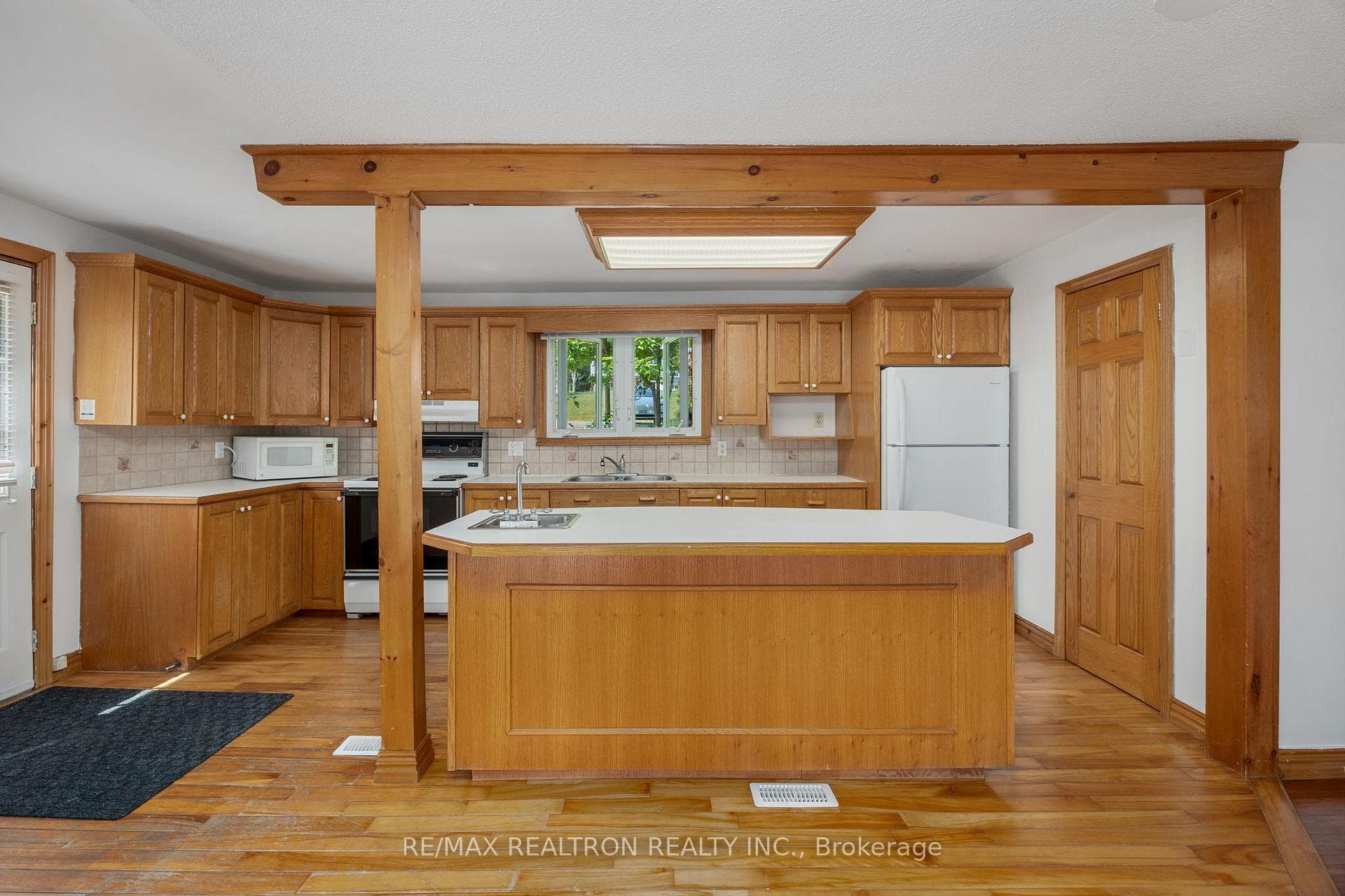 28 Lawrence Street photo 2