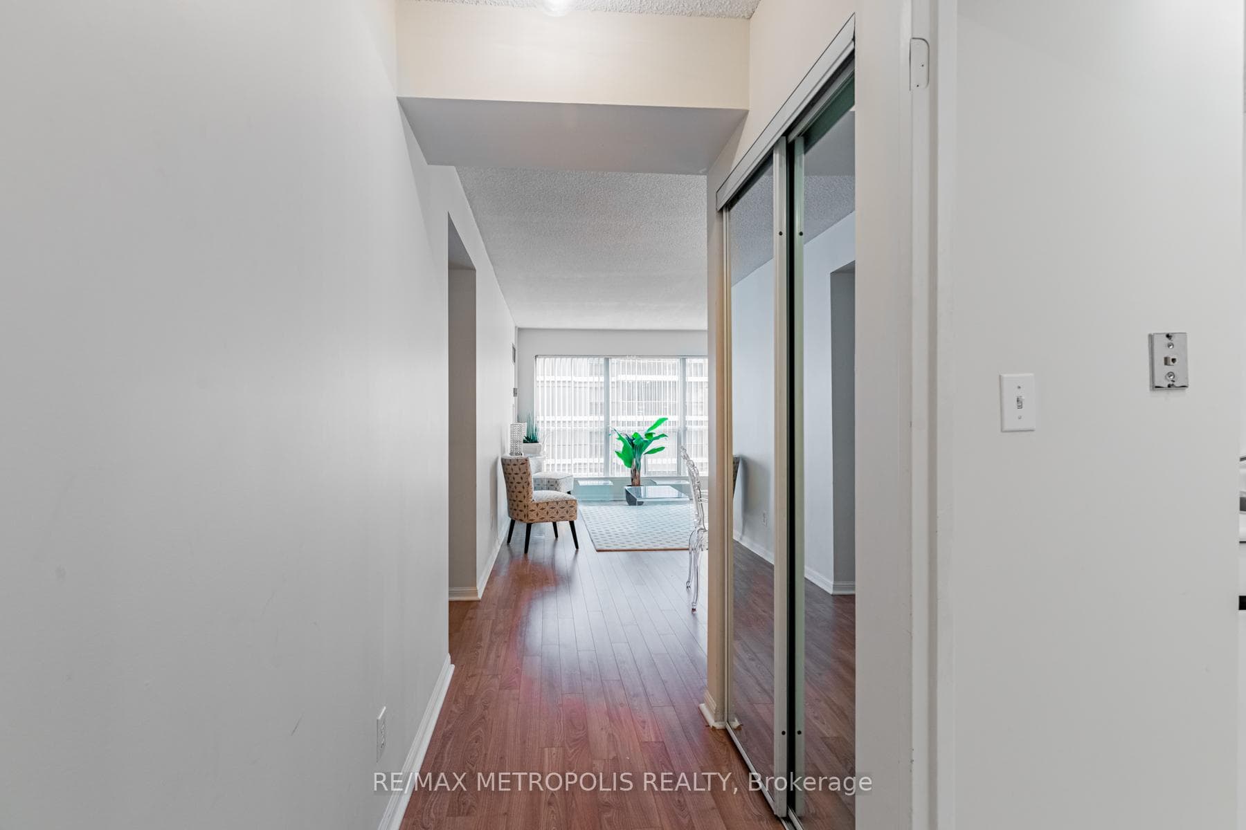 7 Carlton Street Unit 601 photo 2