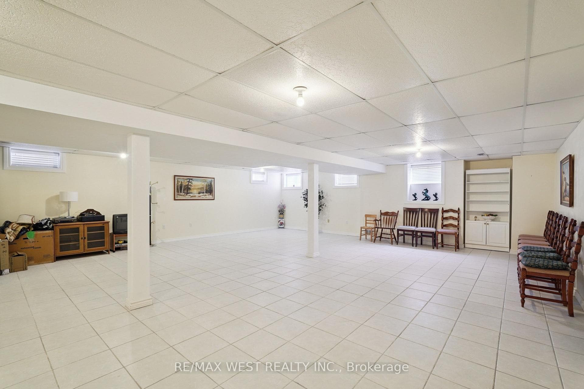 133 Cupola Crescent photo 14