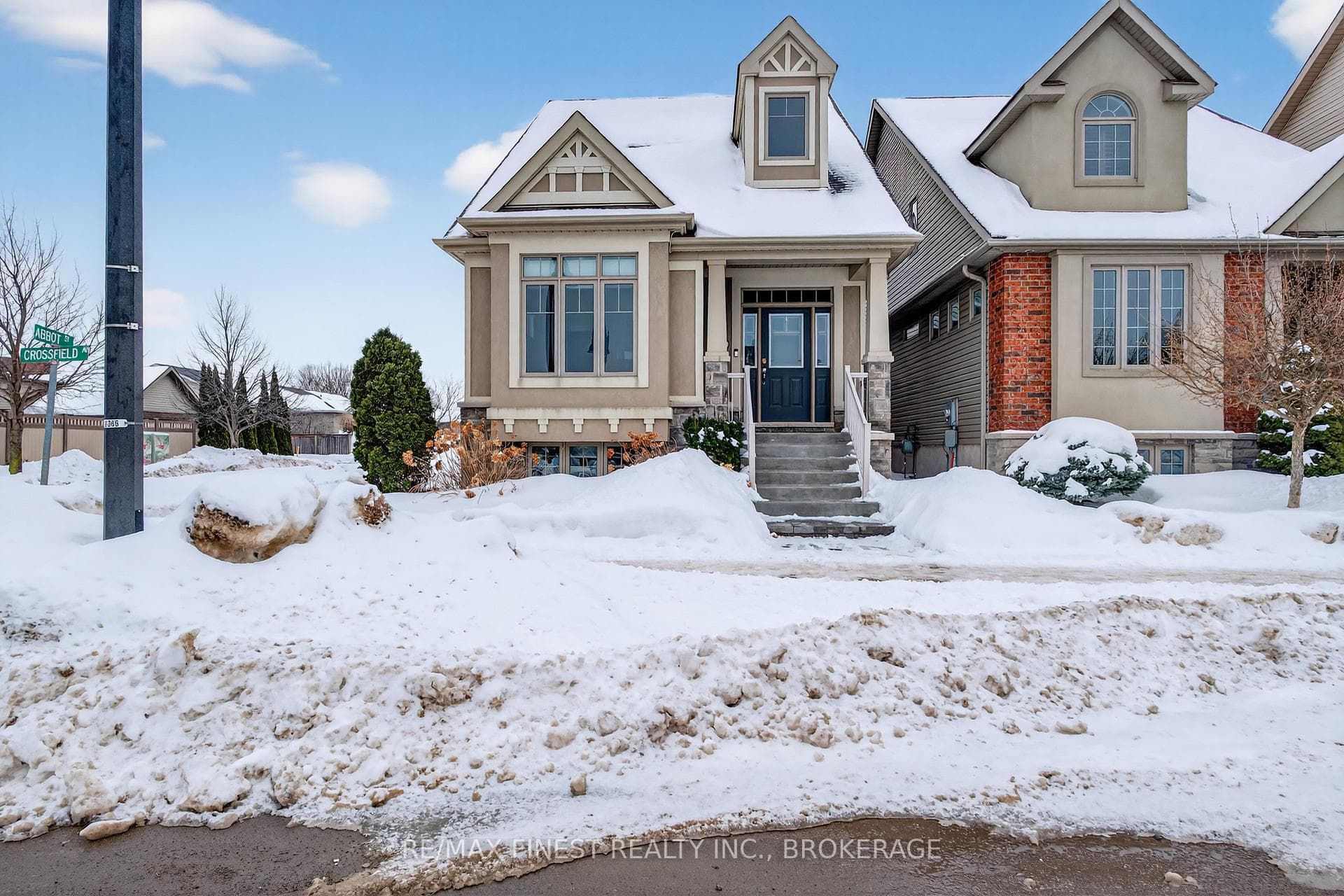 1191 Crossfield Avenue photo 5