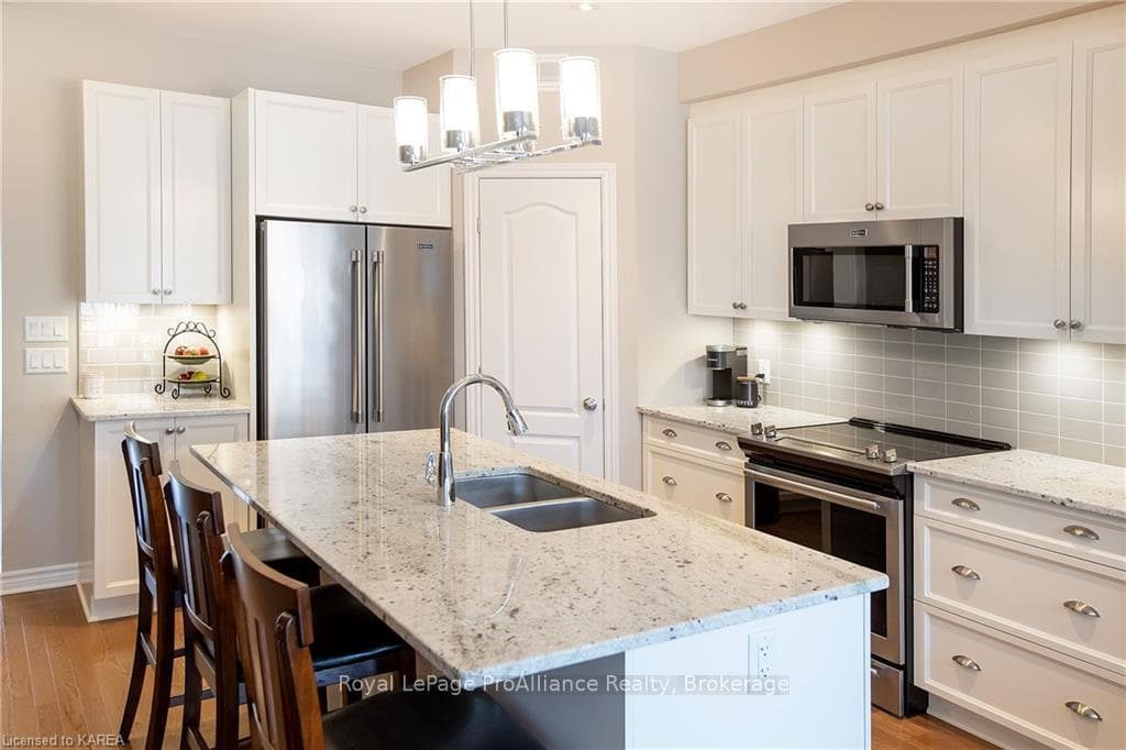 1084 HORIZON Drive photo 2