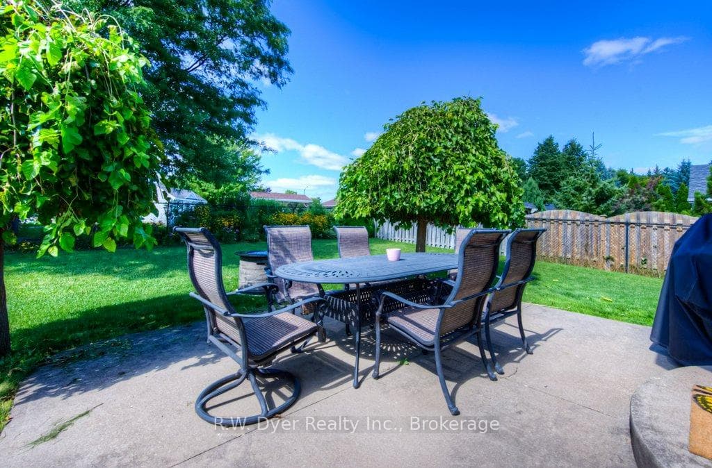 12 Hale Court photo 37