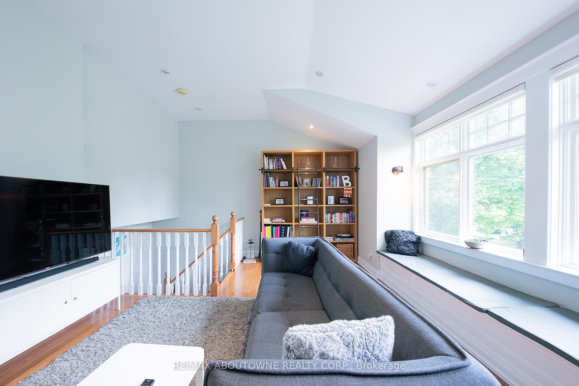 1290 Braeside Drive photo 18
