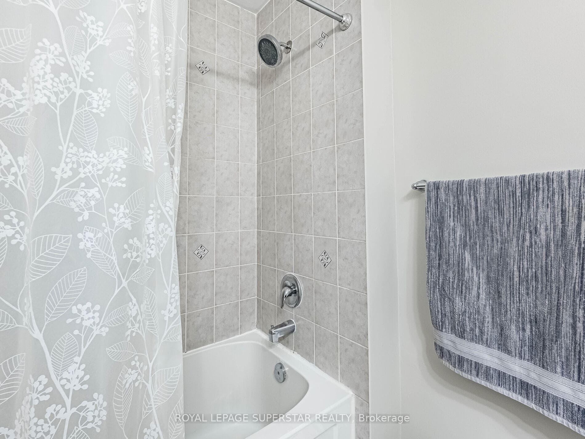 65 Aylesbury Drive photo 40