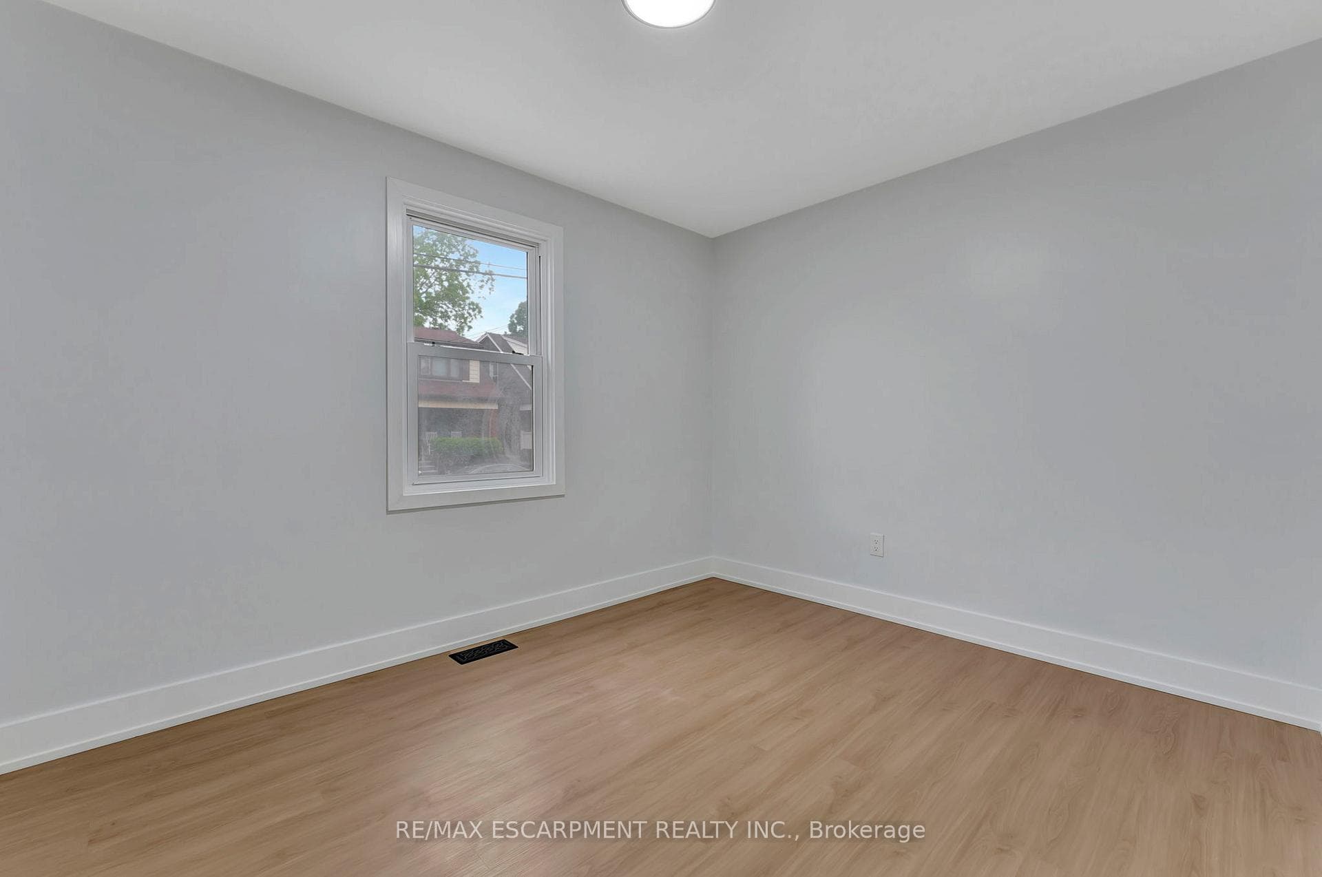 47 MacDonald Avenue photo 15
