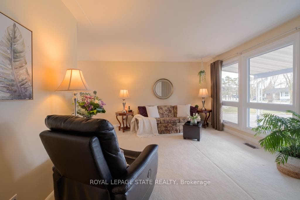 99 Byron Avenue photo 5